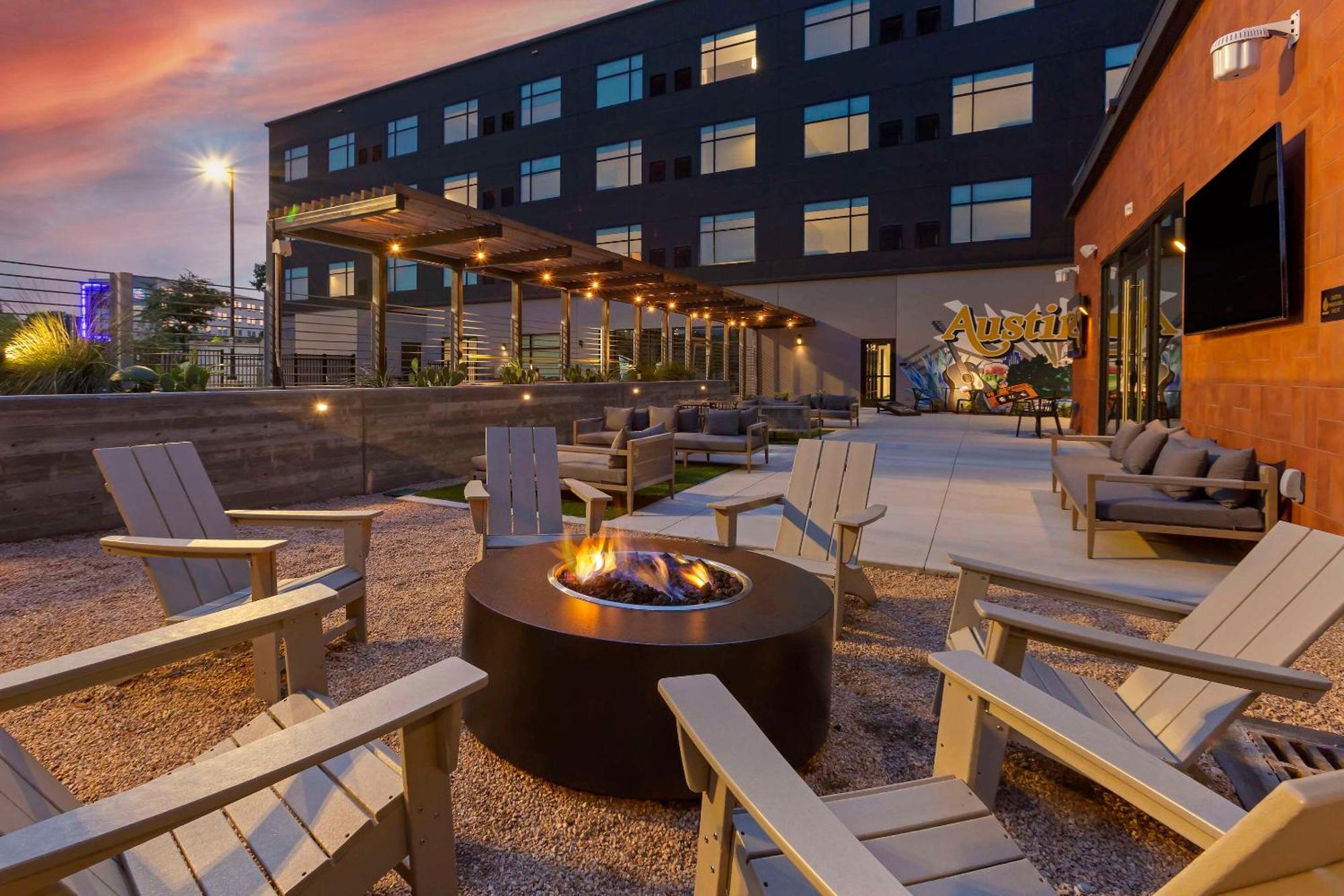 Cambria Hotel Austin Airport Екстериор снимка