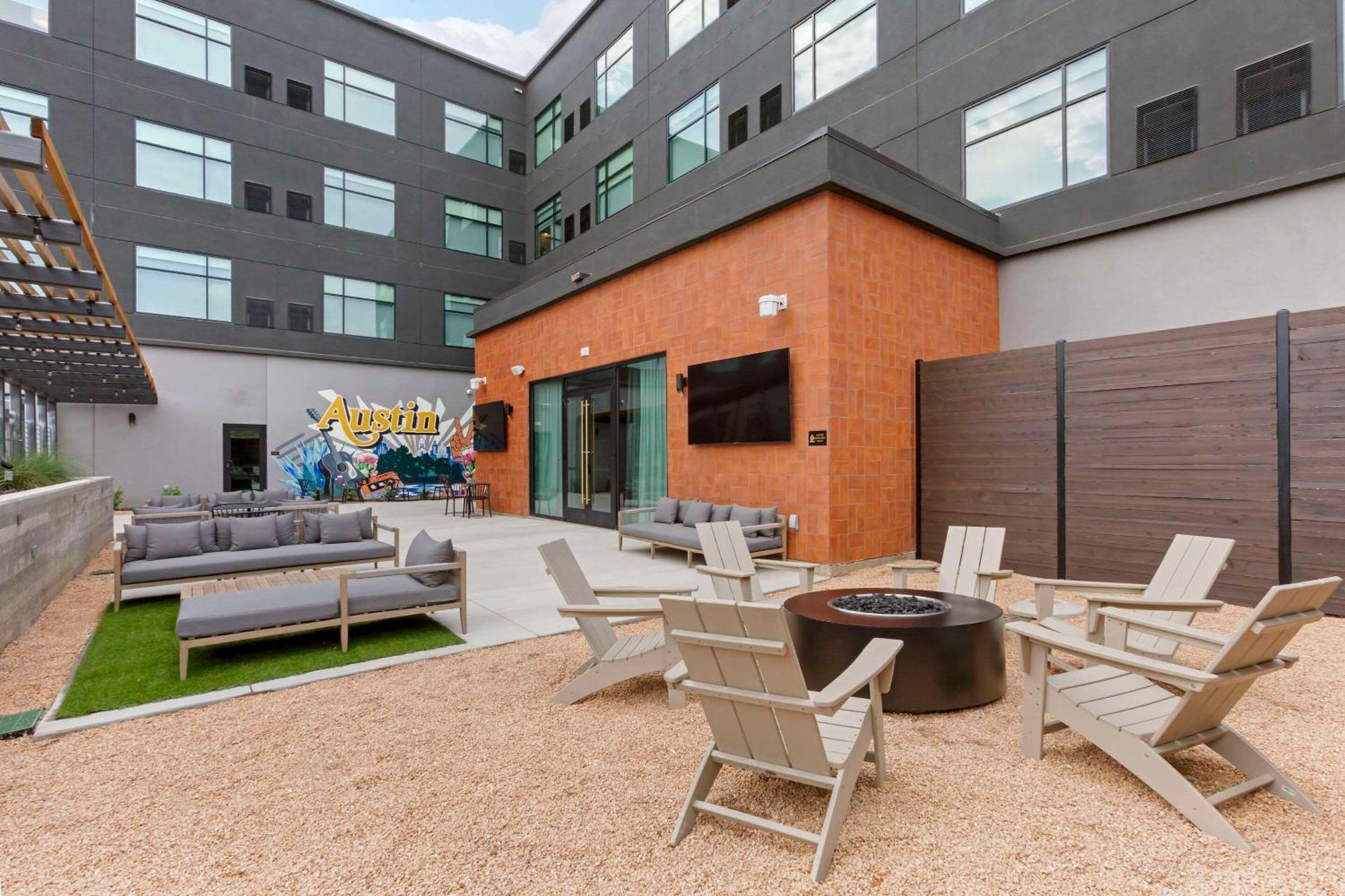 Cambria Hotel Austin Airport Екстериор снимка