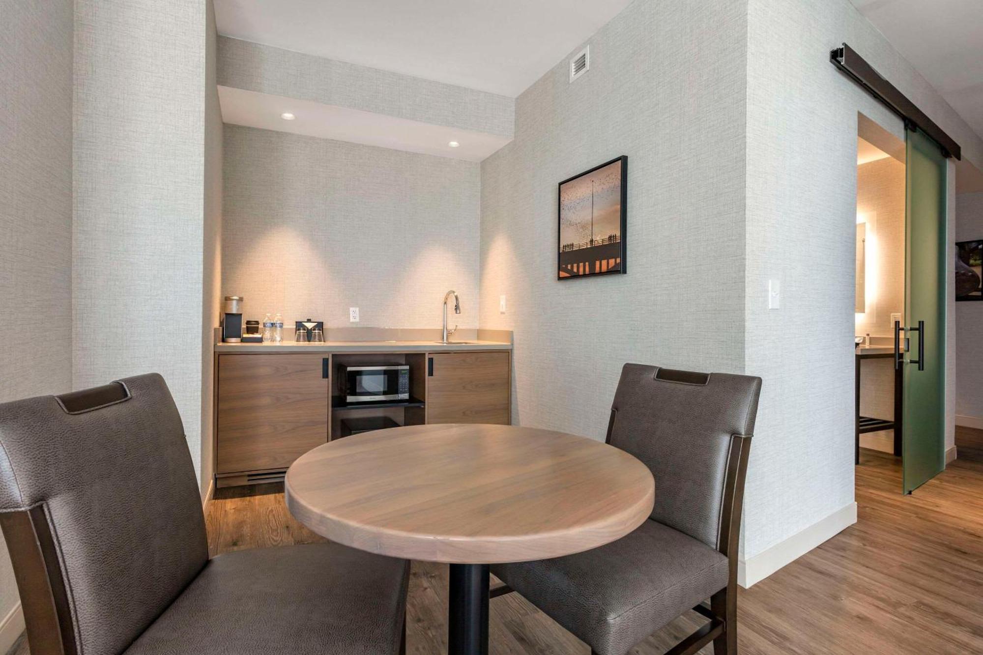 Cambria Hotel Austin Airport Екстериор снимка